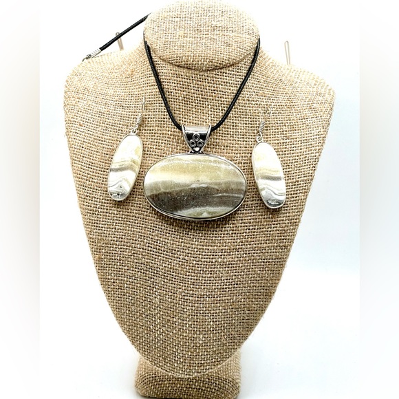 Zebra Calcite Pendant & Earrings Set - Picture 4 of 5